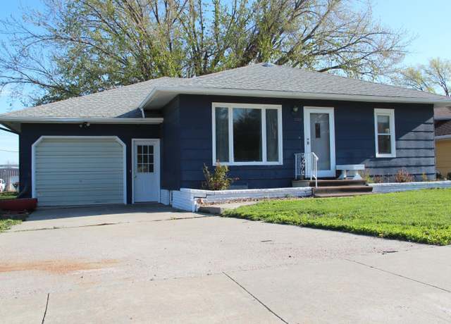 Property at 746 E 3rd St, Winner, SD 57580, 3 beds, 1 bath