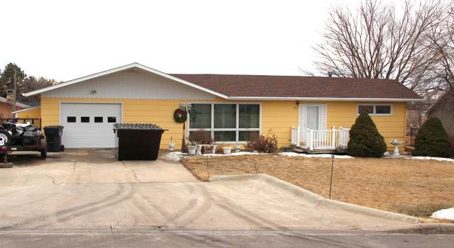 Photo of 573 W 10th St, Winner, SD 57580