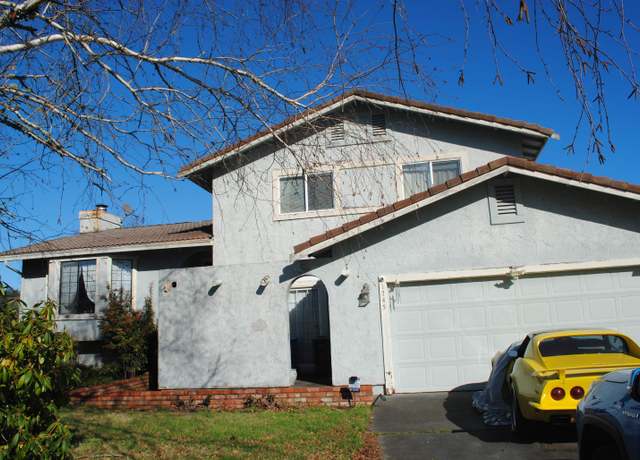 Property at 1745 Potomac Ct, Crescent City, CA 95531, 4 beds, 3 baths