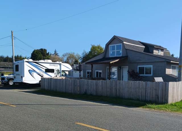 Property at 201 Lakeview Dr, Crescent City, CA 95531, 4 beds, 3 baths