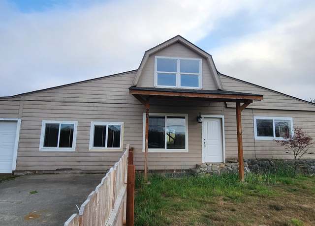 Property at 201 Lakeview Dr, Crescent City, CA 95531, 4 beds, 3 baths