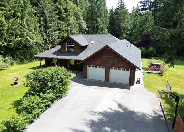 Property at 700 E Jefferson St, Crescent City, CA 95531, 3 beds, 2.5 baths