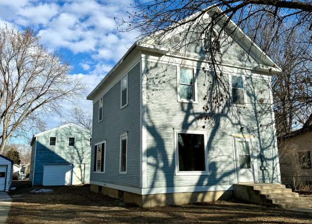 Property at 867 10th St SW, Huron, SD 57350, 4 beds, 1.5 baths