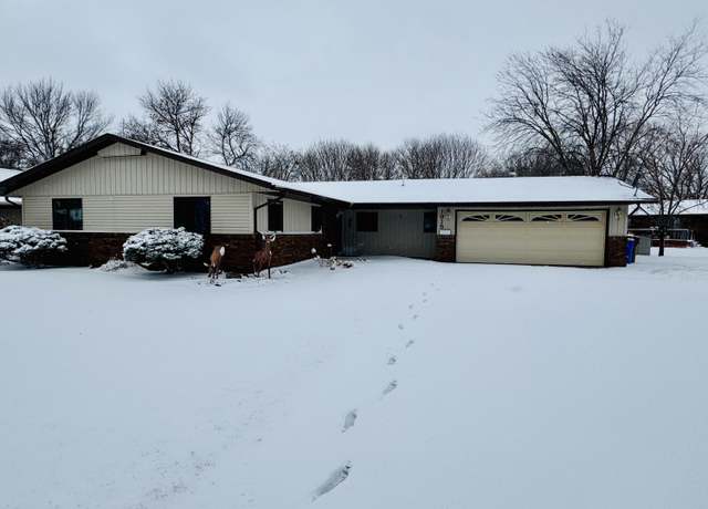 Property at 1915 Iowa Ave SE, Huron, SD 57350, 3 beds, 2 baths