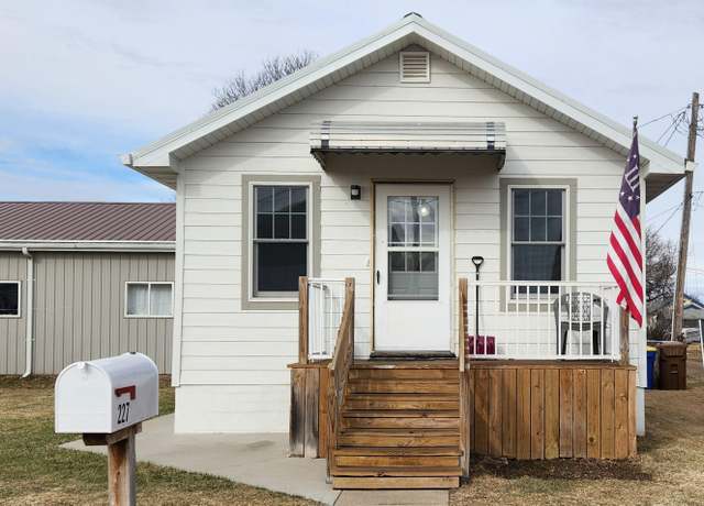 Property at 227 Iowa Ave NE, Huron, SD 57350, 1 bed, 1 bath