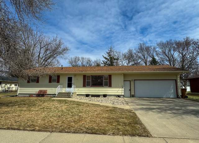 Property at 1710 Lawnridge Ave SE, Huron, SD 57350, 3 beds, 3 baths