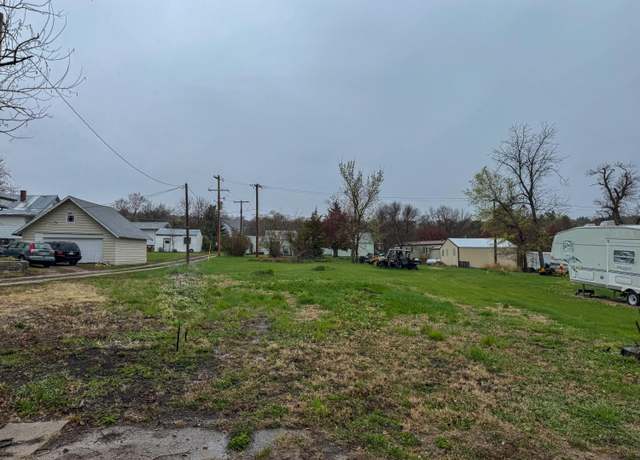 Property at 105 State Ave N, Wessington Springs, SD 57382