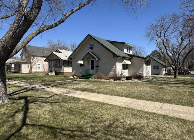 Property at 864 Utah Ave SE, Huron, SD 57350, 3 beds, 2 baths