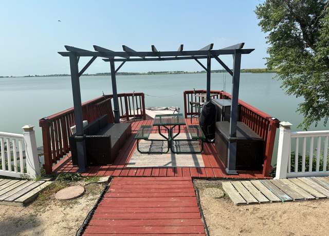 Property at 40526 S Shore Rd, Huron, SD 57350, 3 beds, 3 baths
