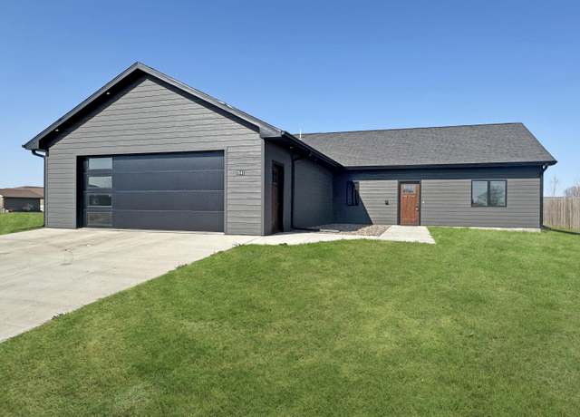 Property at 2541 Prairie Eagle Cir, Huron, SD 57350, 3 beds, 2.5 baths