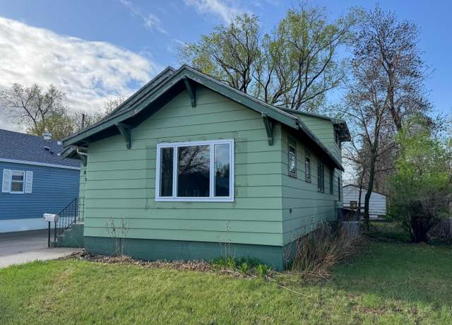 Property at 864 12th St SW, Huron, SD 57350, 4 beds, 2 baths