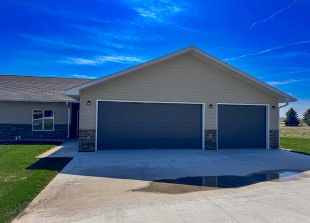 Property at 1132 Lampe Ct, Huron, SD 57350, 3 beds, 2 baths