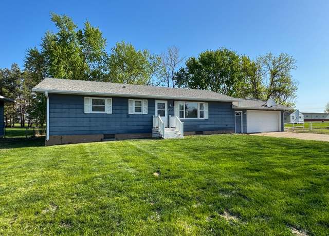Property at 1717 1st St NW, Huron, SD 57350, 3 beds, 1.5 baths