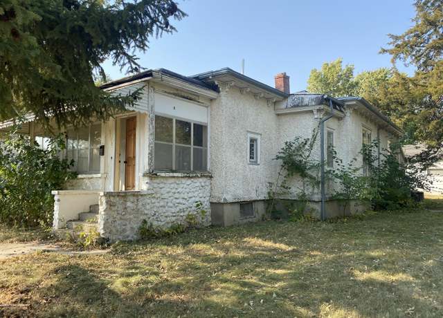 Property at 1113 Wisconsin Ave SW, Huron, SD 57350, 2 beds, 1.5 baths