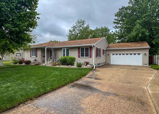 Property at 1865 Illinois Ave SW, Huron, SD 57350, 3 beds, 3 baths