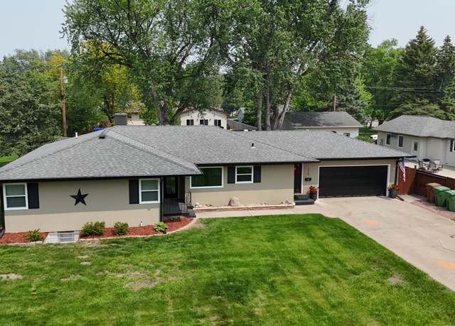 Property at 1758 Mcclellan Dr, Huron, SD 57350, 5 beds, 4 baths