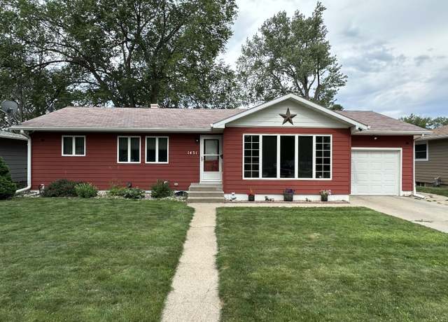 Property at 1431 Idaho Ave SE, Huron, SD 57350, 4 beds, 2 baths