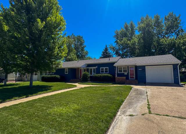 Property at 1280 Mcdonald Dr, Huron, SD 57350, 3 beds, 2 baths
