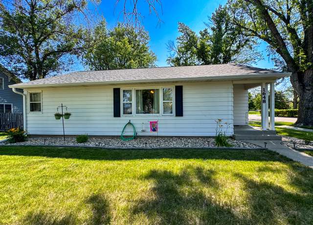 Property at 1648 Kansas Ave SE, Huron, SD 57350, 3 beds, 1.5 baths
