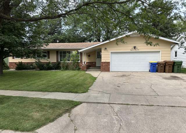 Property at 1865 Utah Ave SE, Huron, SD 57350, 3 beds, 4 baths