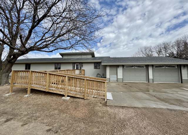 Property at 39976 205th St, Huron, SD 57350, 5 beds, 3 baths