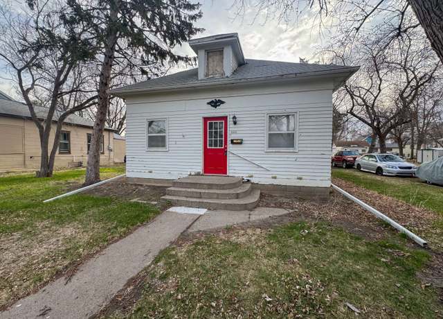 Property at 830 Iowa Ave SE, Huron, SD 57350, 3 beds, 1 bath