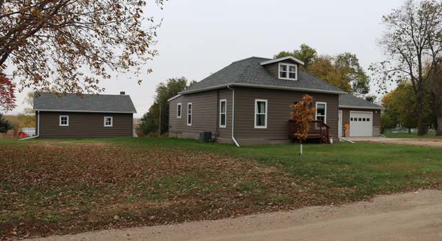 Photo of 490 Commercial St N, Wessington, SD 57381