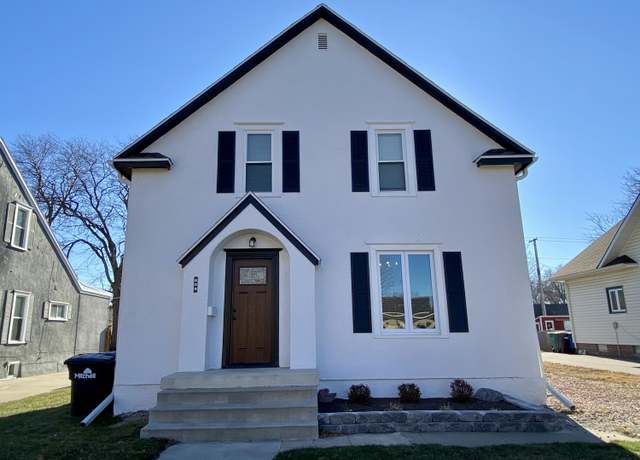 Property at 609 E 3rd St, Mitchell, SD 57301, 3 beds, 1.5 baths