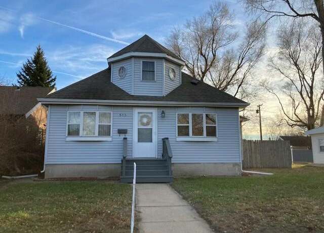 Property at 613 E 1st Ave, Mitchell, SD 57301, 2 beds, 1 bath