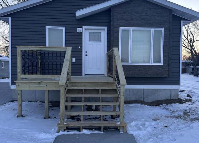 Property at 1016 N Mentzer St, Mitchell, SD 57301, 3 beds, 2 baths
