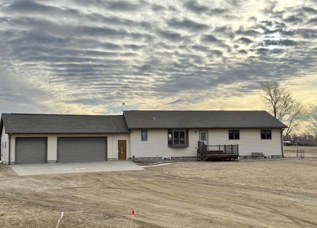 Property at 24912 407th Ave, Mitchell, SD 57301, 5 beds, 3.5 baths