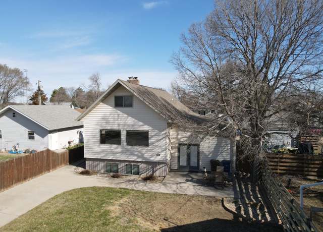 Property at 610 W 13th Ave, Mitchell, SD 57301, 3 beds, 2.5 baths