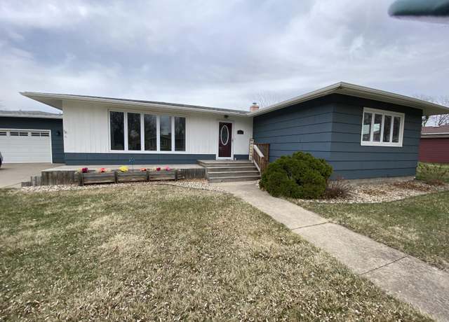 Property at 212 W 14th Ave, Mitchell, SD 57301, 4 beds, 2 baths