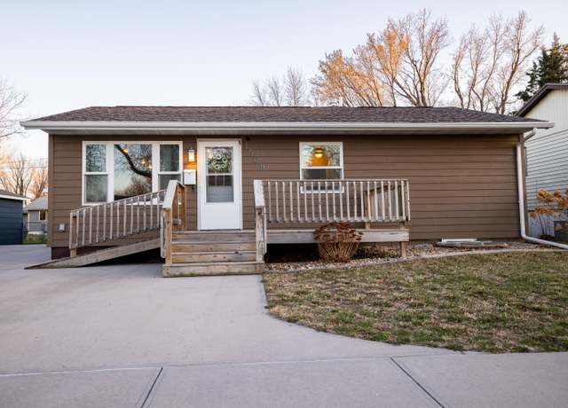 Property at 1509 E 5th Ave, Mitchell, SD 57301, 5 beds, 3 baths