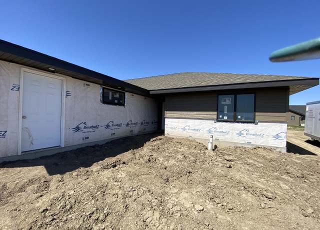 Property at 804 W Plum Ave, Mitchell, SD 57301, 3 beds, 2 baths