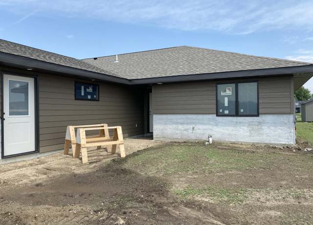 Property at 804 W Plum Ave, Mitchell, SD 57301, 3 beds, 2 baths