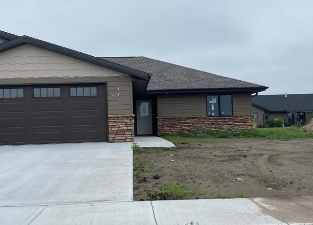 Property at 804 W Plum Ave, Mitchell, SD 57301, 3 beds, 2 baths