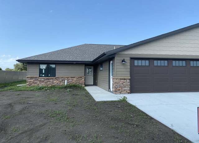 Property at 808 W Plum Ave, Mitchell, SD 57301, 3 beds, 2 baths