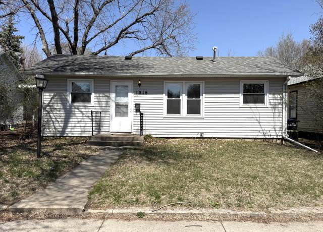 Property at 1016 E 1st Ave, Mitchell, SD 57301, 2 beds, 1 bath