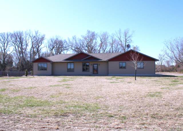 Property at 5904 Livesay Ln, Mitchell, SD 57301, 4 beds, 3 baths