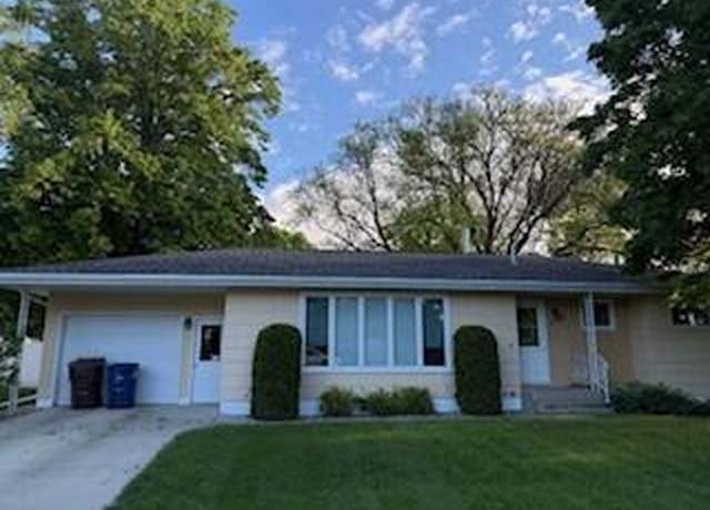 Property at 716 E 13th Ave, Mitchell, SD 57301, 3 beds, 1 bath