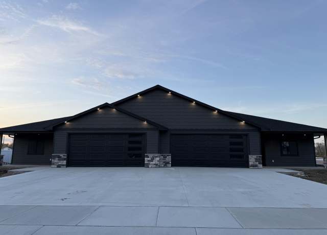 Property at 1122 Cottonwood Cir, Mitchell, SD 57301, 2 beds, 2 baths