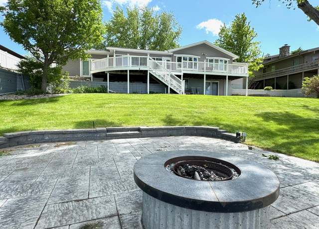 Property at 61 S Harmon Dr, Mitchell, SD 57301, 3 beds, 3 baths