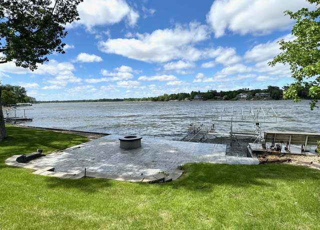 Property at 61 S Harmon Dr, Mitchell, SD 57301, 3 beds, 3 baths