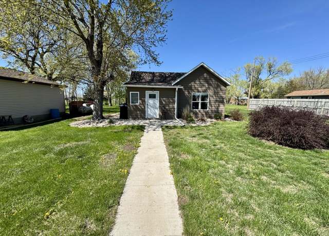 Property at 404 6th St, Armour, SD 57313, 2 beds, 1 bath