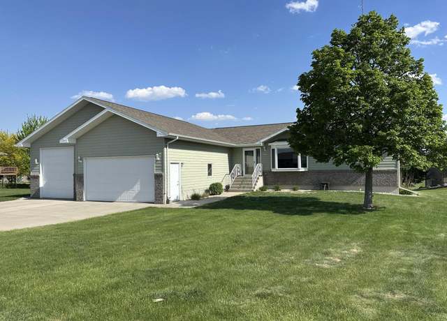 Property at 3017 Maui Dr, Mitchell, SD 57301, 4 beds, 3 baths