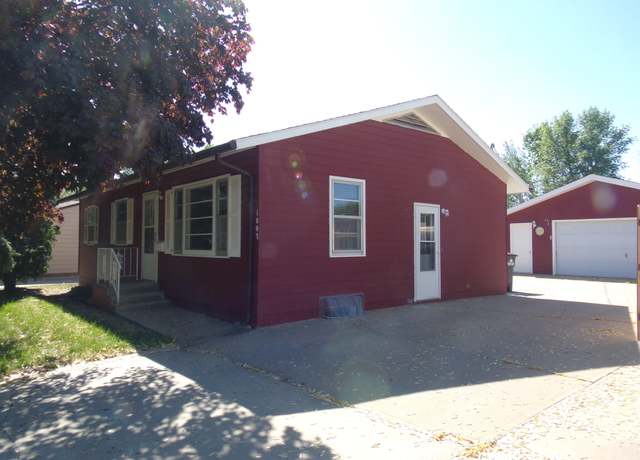 Property at 1007 W Elm Ave, Mitchell, SD 57301, 3 beds, 2 baths
