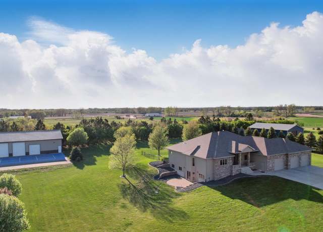 Property at 25811 Prairie Pl, Mitchell, SD 57301, 5 beds, 3.5 baths