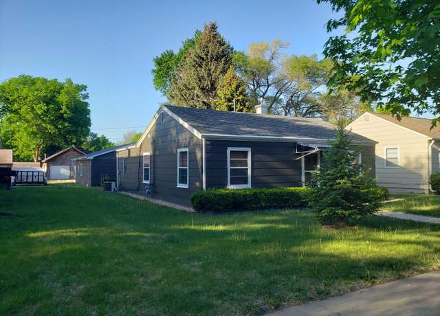 Property at 1217 E 4th Ave, Mitchell, SD 57301, 3 beds, 1 bath