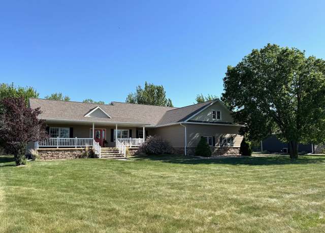 Property at 740 N Harmon Dr, Mitchell, SD 57301, 4 beds, 3 baths